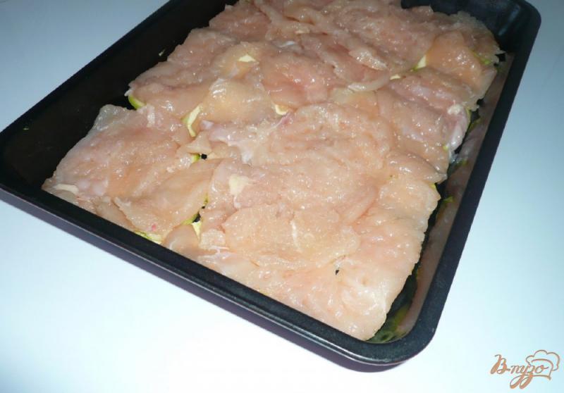 Фото приготовление рецепта: Куриное филе с кабачком шаг №4