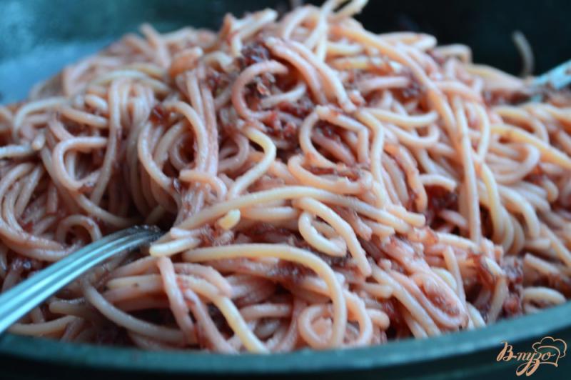 Фото приготовление рецепта: Спагетти со свеклой и сыром маскарпоне шаг №3
