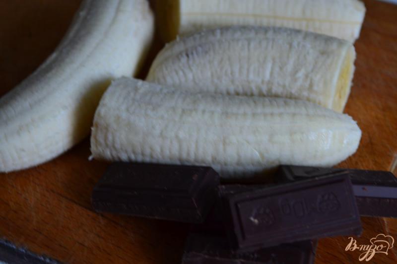Фото приготовление рецепта: Бананы с шоколадом в тесте брик шаг №1