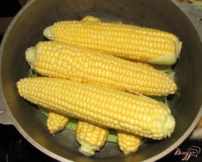 Фото приготовление рецепта: Вареная кукуруза по домашнему шаг №3