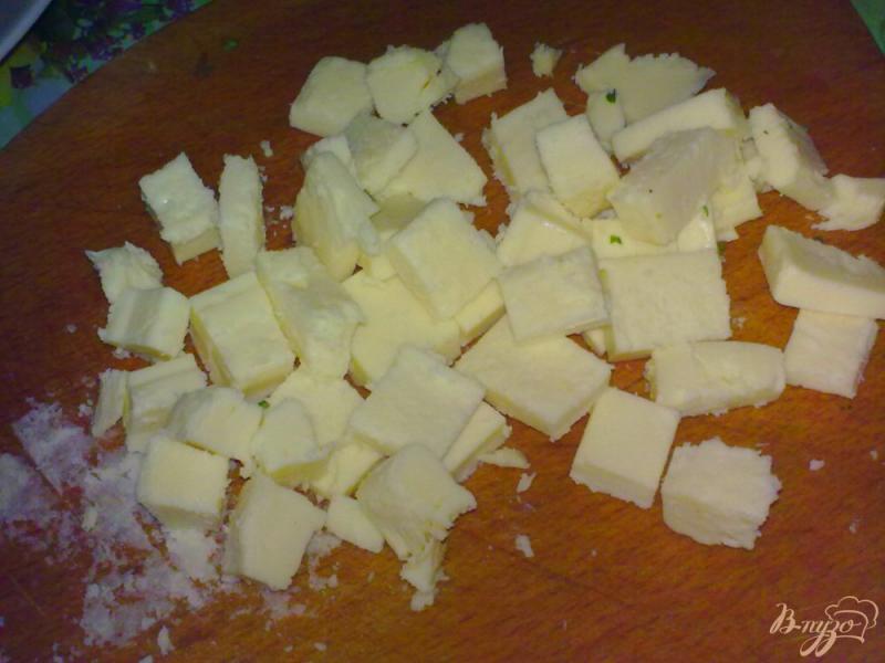 Фото приготовление рецепта: Суп сырный с шампиньонами шаг №4