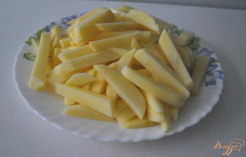 Фото приготовление рецепта: Самый хрустящий картофель-фри шаг №2