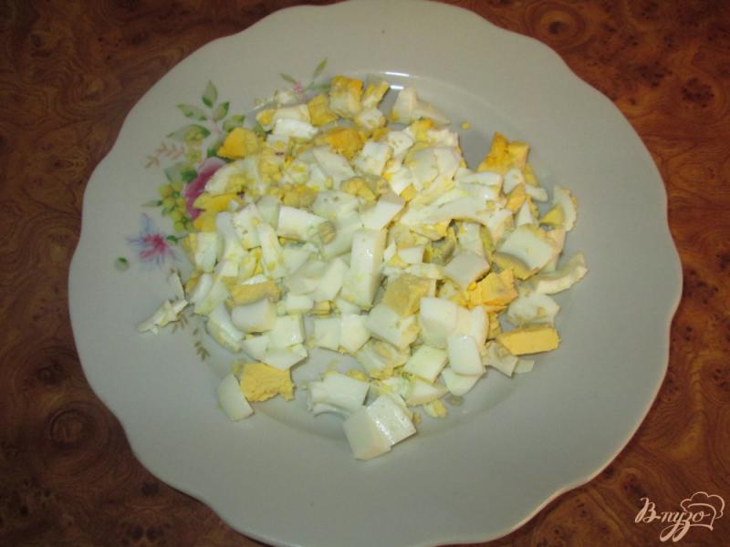 Фото приготовление рецепта: Картофельный салат с маринованными огурчиками и колбасой шаг №4