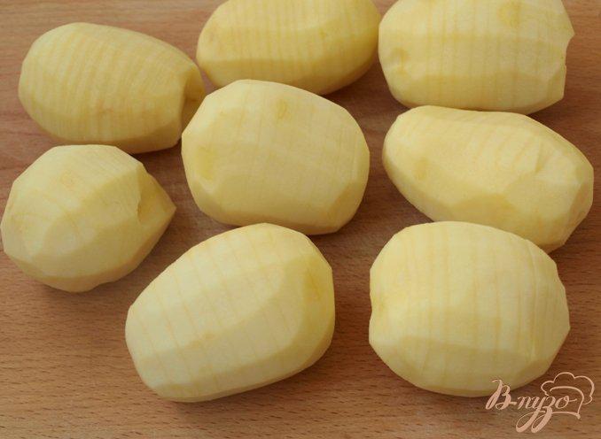 Фото приготовление рецепта: Картофель,запечённый в духовке с ароматными травами шаг №1