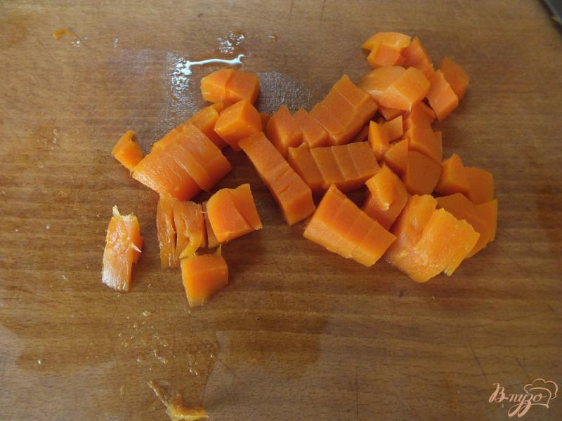 Фото приготовление рецепта: Теплый салат из сердец с морковью шаг №4
