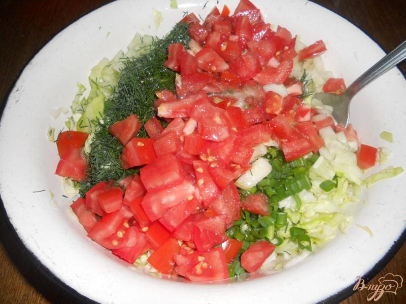 Фото приготовление рецепта: Капустный салатик с красной смородиной шаг №5