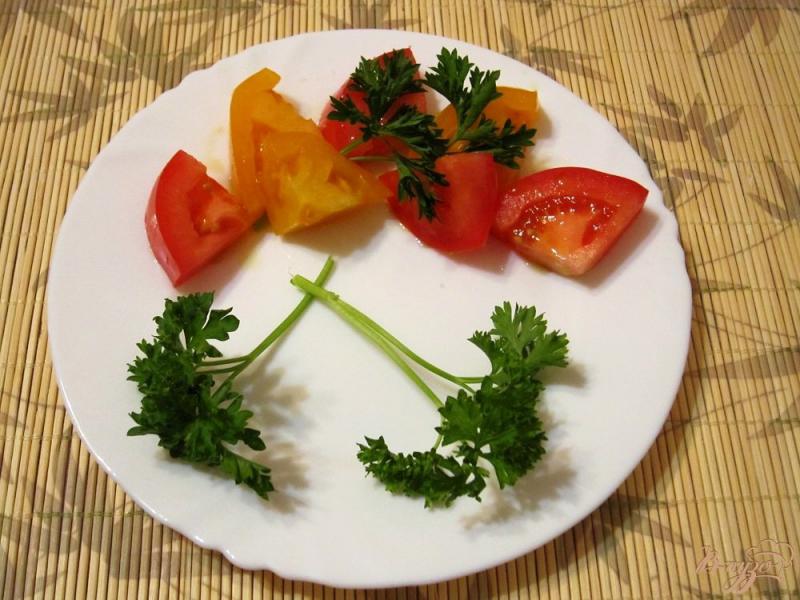 Фото приготовление рецепта: Белая рыба со свежими помидорами шаг №6