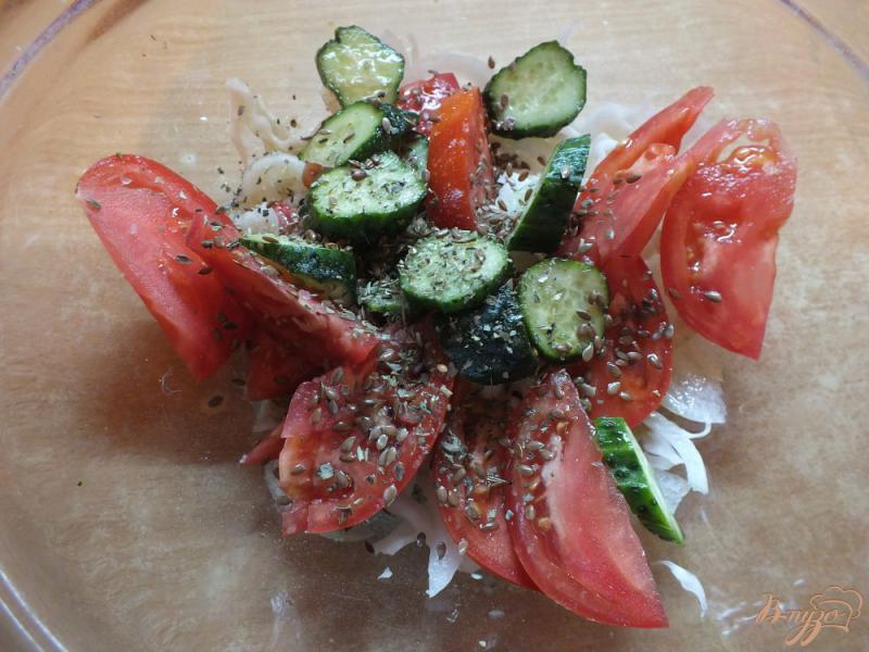 Фото приготовление рецепта: Салат с капустой и чабером шаг №6