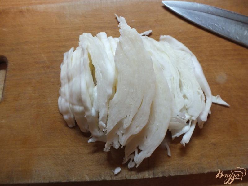 Фото приготовление рецепта: Салат с капустой и чабером шаг №1