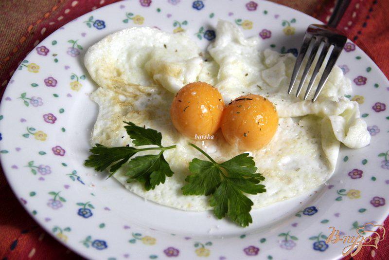Фото приготовление рецепта: Яйца «Циклоп» шаг №6