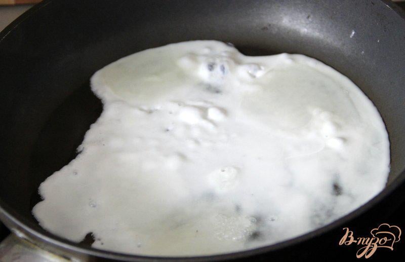 Фото приготовление рецепта: Яйца «Циклоп» шаг №3