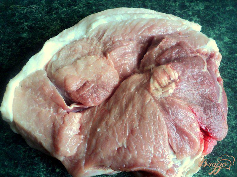Фото приготовление рецепта: Запеченный свиной окорок шаг №2