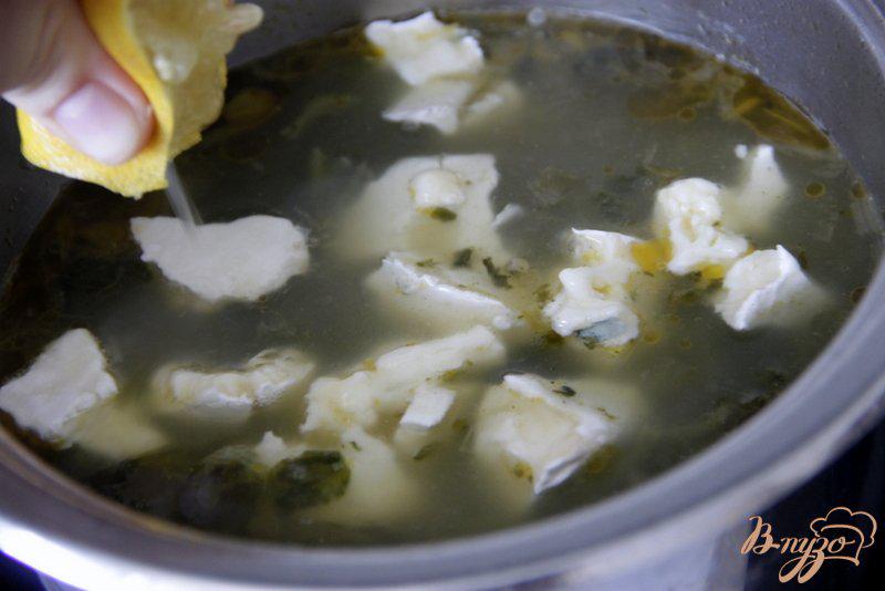 Фото приготовление рецепта: Суп-пюре со шпинатом и голубым сыром шаг №6