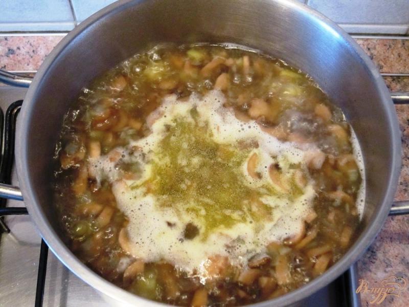 Фото приготовление рецепта: Грибной суп-пюре с гренками шаг №6