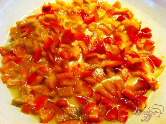 Фото приготовление рецепта: Паста в томатно-перечном соусе шаг №2