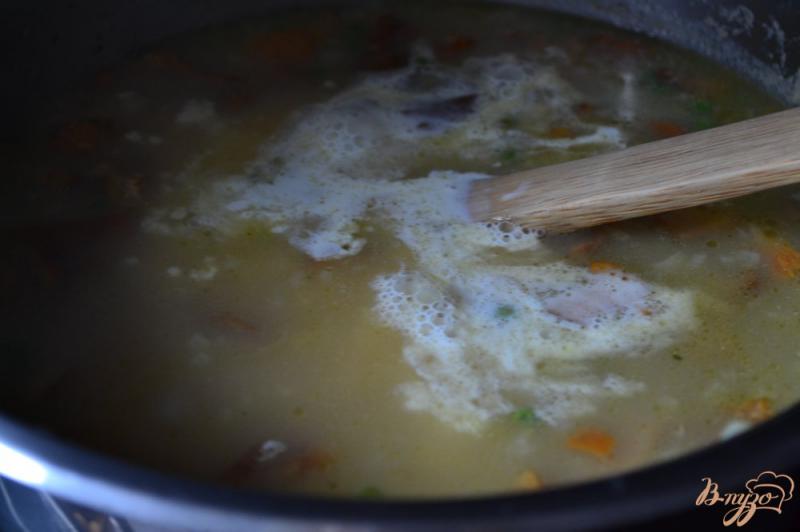 Фото приготовление рецепта: Сливочный суп с лисичками шаг №5