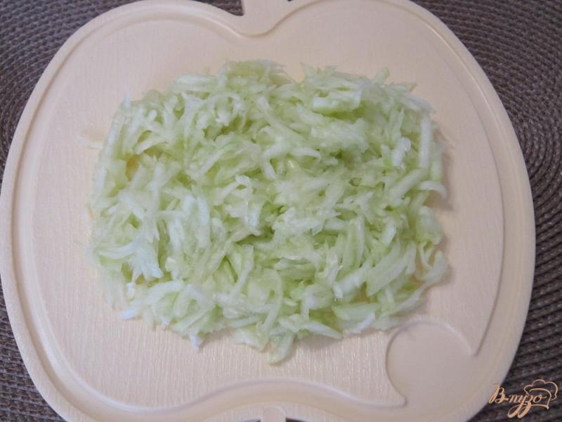 Фото приготовление рецепта: Куриные оладушки с овощами шаг №4