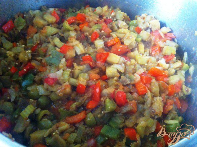 Фото приготовление рецепта: Овощное рагу с оливками шаг №15
