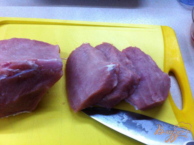 Фото приготовление рецепта: Отбивные из свиниы в пряной панировке шаг №2