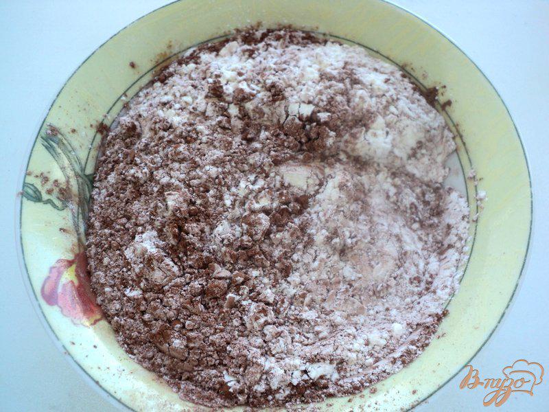 Фото приготовление рецепта: Шоколадный торт с вафельным кремом шаг №2