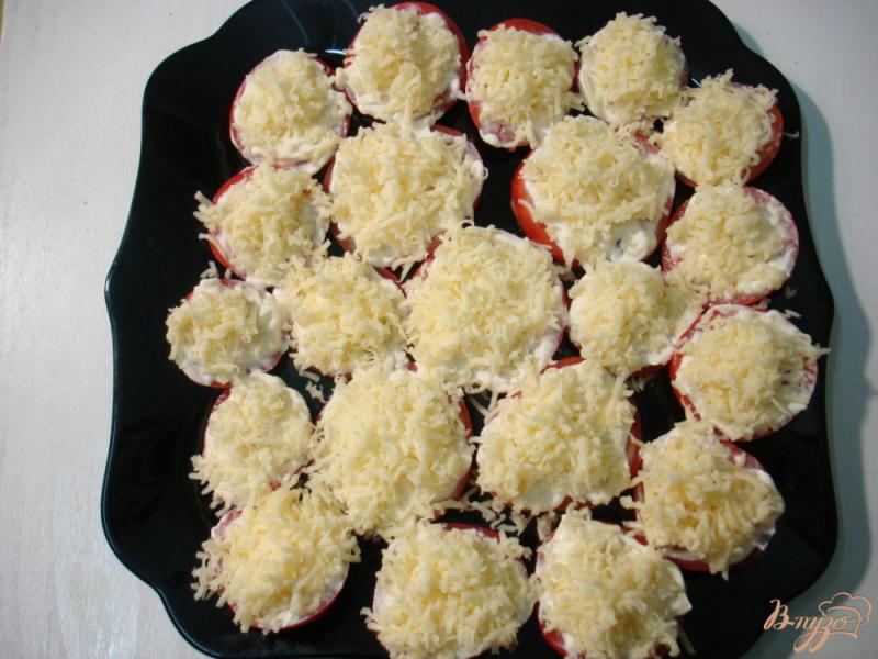 Фото приготовление рецепта: Закуска из помидоров и сыра шаг №6