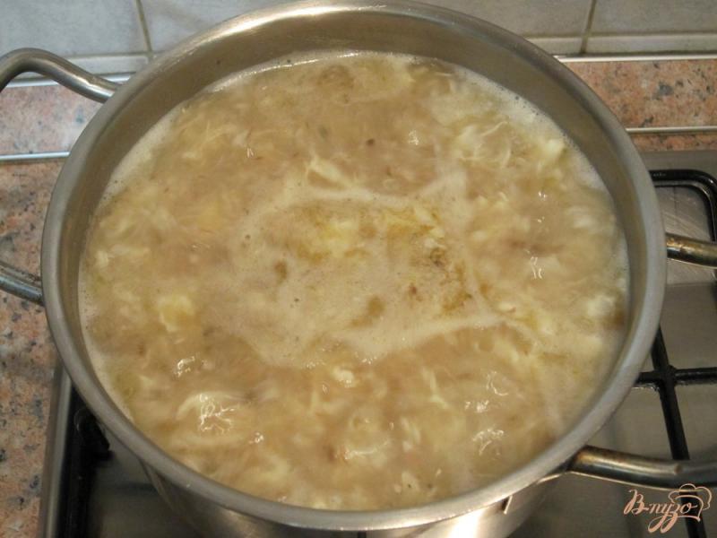 Фото приготовление рецепта: Быстрый рыбный суп с вермишелью шаг №6
