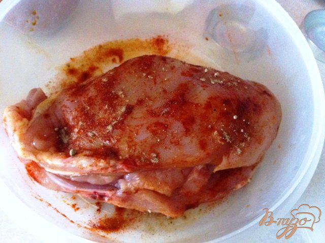 Фото приготовление рецепта: Пастрома пряная из куриного филе шаг №4