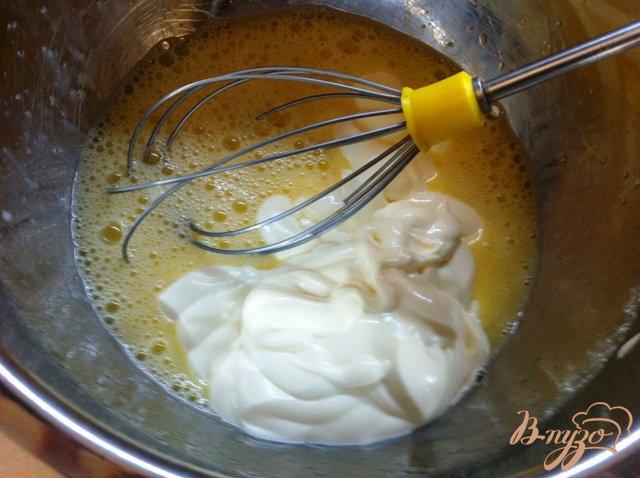 Фото приготовление рецепта: Пирог с яйцами и зеленым луком шаг №5