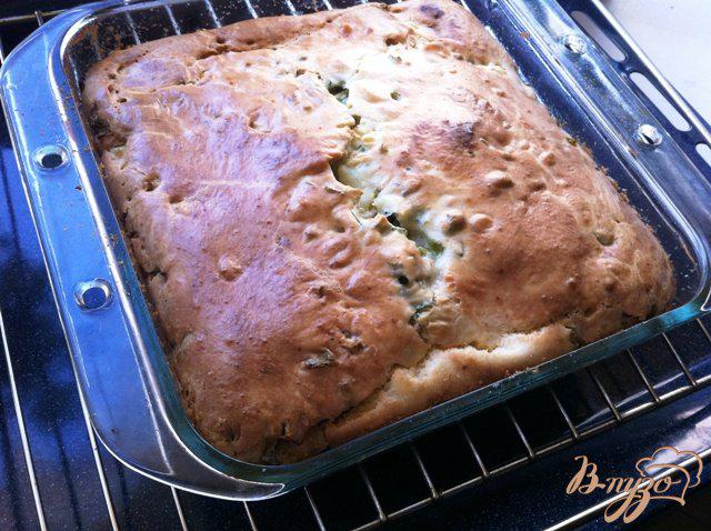 Фото приготовление рецепта: Пирог с яйцами и зеленым луком шаг №10