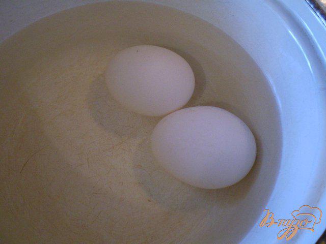 Фото приготовление рецепта: Суп с вареными яйцами шаг №1