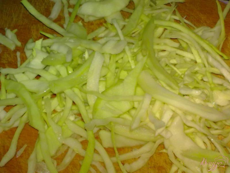 Фото приготовление рецепта: Салат из зеленой редьки шаг №2