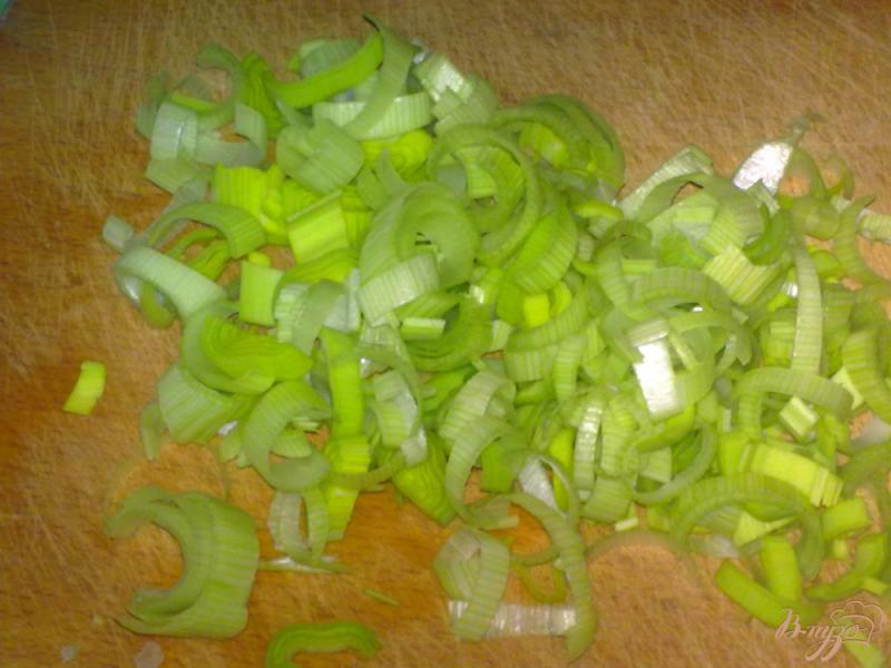 Фото приготовление рецепта: Салат из зеленой редьки шаг №3