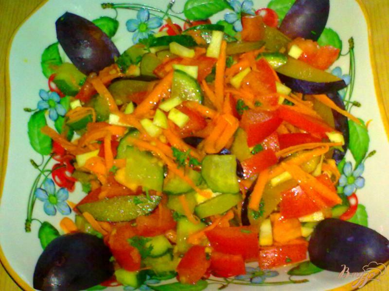Фото приготовление рецепта: Салат со сливами шаг №6