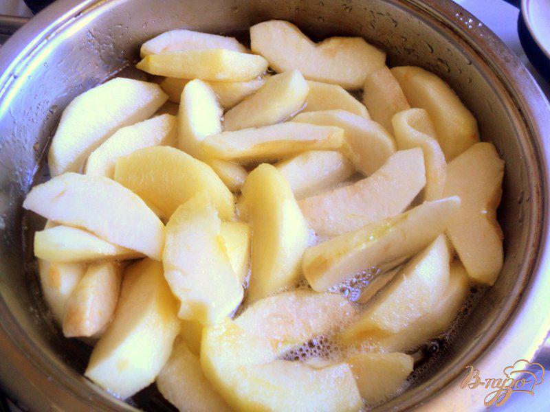 Фото приготовление рецепта: Яблочный пляцок шаг №4