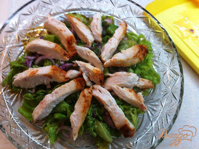 Фото приготовление рецепта: Салат с овощами и пастромой шаг №8