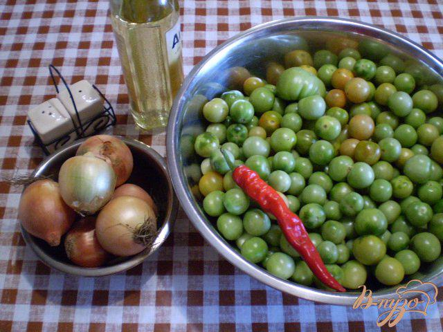 Фото приготовление рецепта: Тушенные зеленые помидоры с луком шаг №1