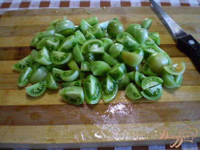 Фото приготовление рецепта: Тушенные зеленые помидоры с луком шаг №4