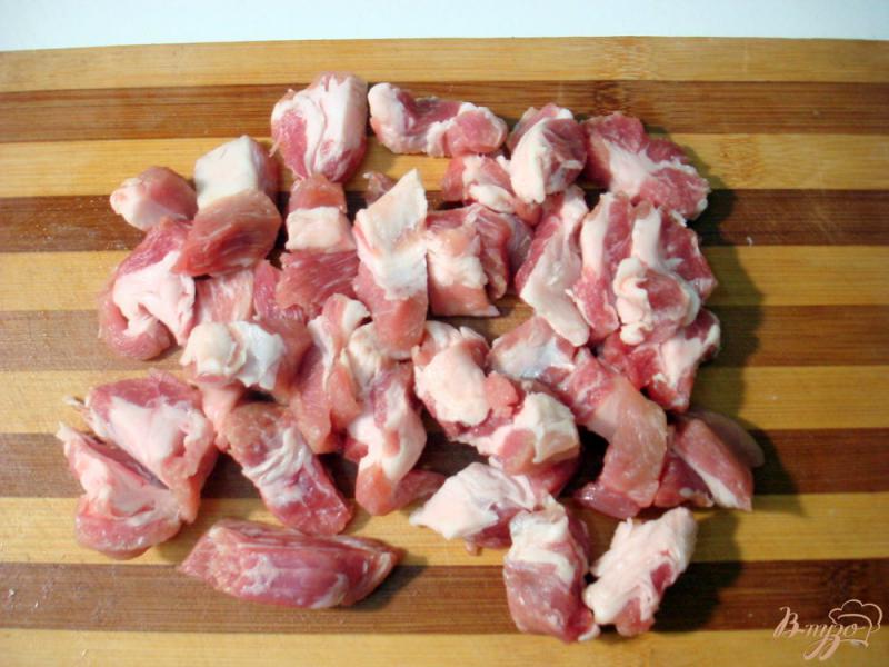 Фото приготовление рецепта: Капуста тушёная со свининой в соусе шаг №2
