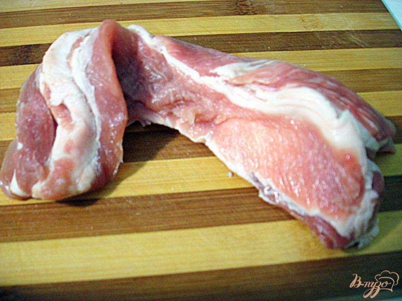 Фото приготовление рецепта: Капуста тушёная со свининой в соусе шаг №1