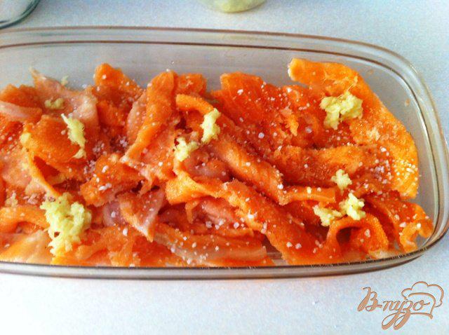 Фото приготовление рецепта: Слабосоленый лосось в имбирно-апельсиновом маринаде шаг №2