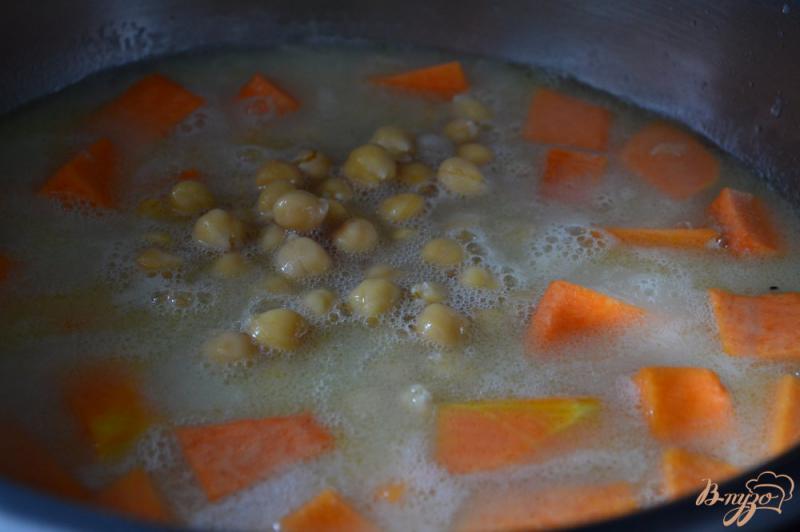 Фото приготовление рецепта: Суп из тыквы  с нутом шаг №2
