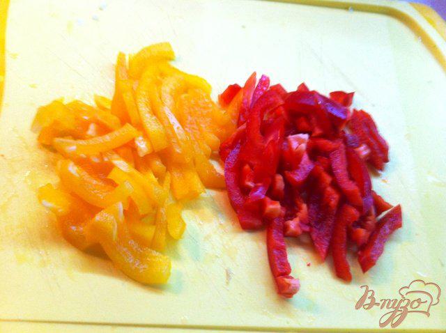 Фото приготовление рецепта: Салат мясной с пекинской капустой и овощами шаг №4