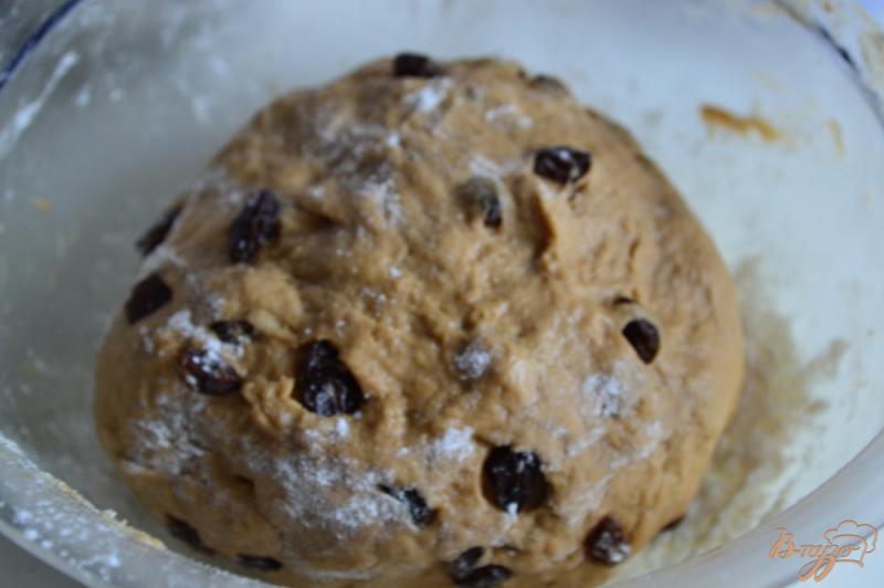 Фото приготовление рецепта: Кофейный сладкий хлеб с изюмом шаг №5