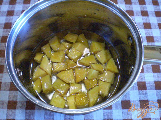 Фото приготовление рецепта: Блинчики с тыквой, апельсиновой цедрой и мятой шаг №3