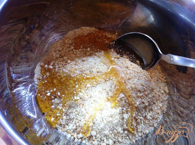 Фото приготовление рецепта: Чизкейк с карамельным соусом без выпечки шаг №2