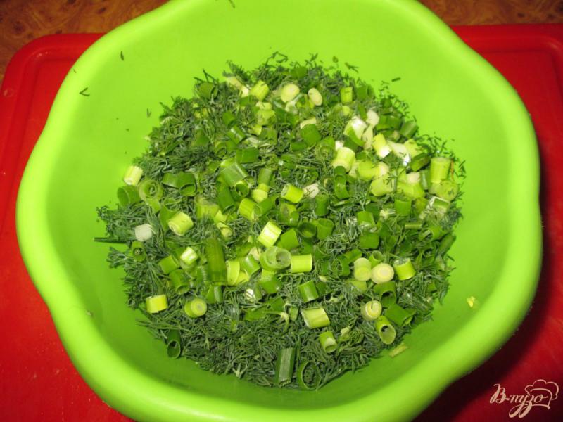 Фото приготовление рецепта: Салат с крабовыми палочками, картофелем и огурцом шаг №5