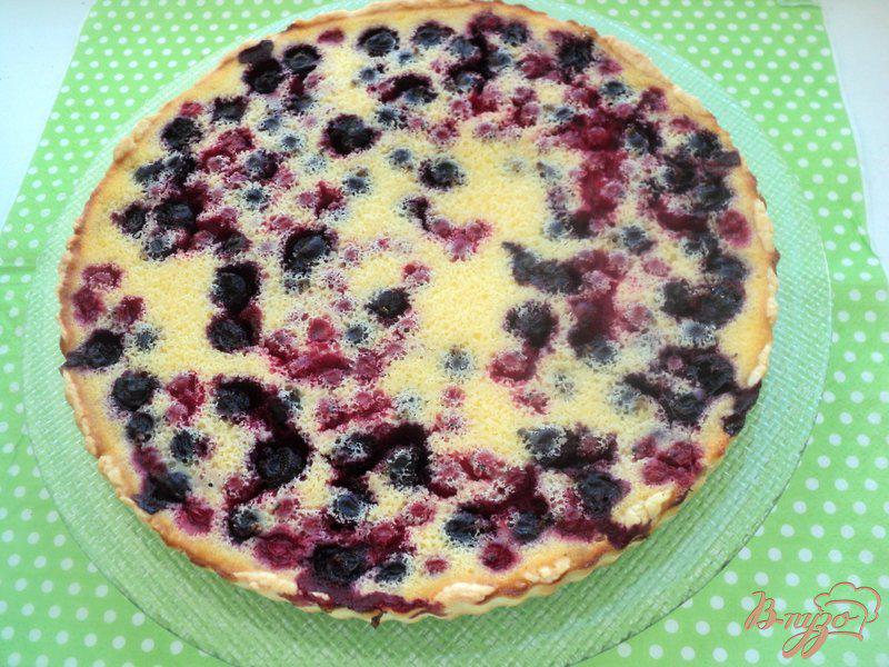 Фото приготовление рецепта: Заливной пирог с фруктами шаг №7