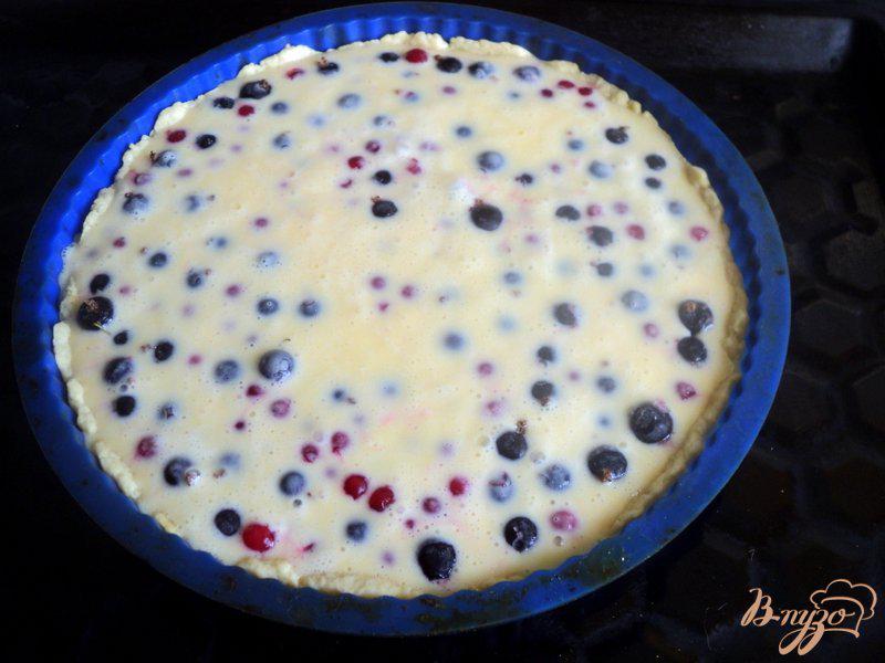 Фото приготовление рецепта: Заливной пирог с фруктами шаг №6