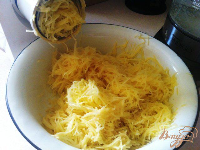Фото приготовление рецепта: Картофельная бабка шаг №4