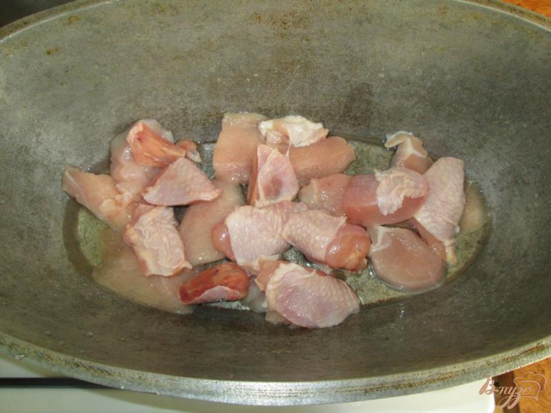 Фото приготовление рецепта: Плов с курицей и диким рисом шаг №2
